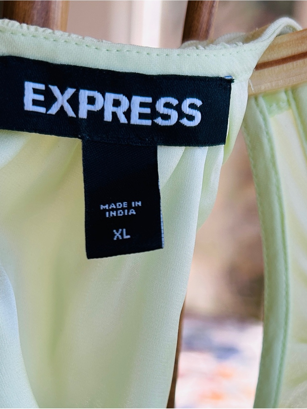 Express Women’s Pale Lime green Sleeveless Smocked-Hem top size XL - Picture 2 of 8